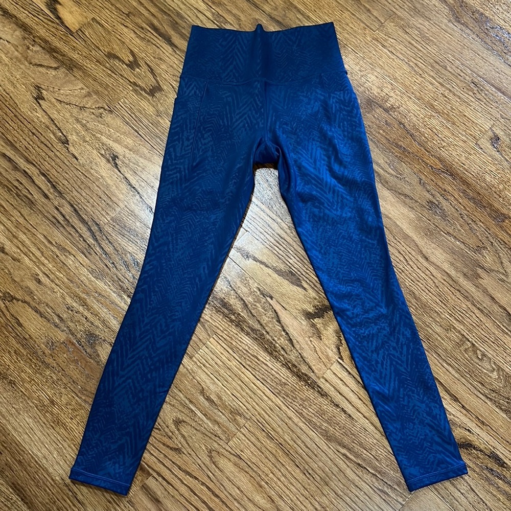 Athleta Salutation stash pocket leggings- size XS